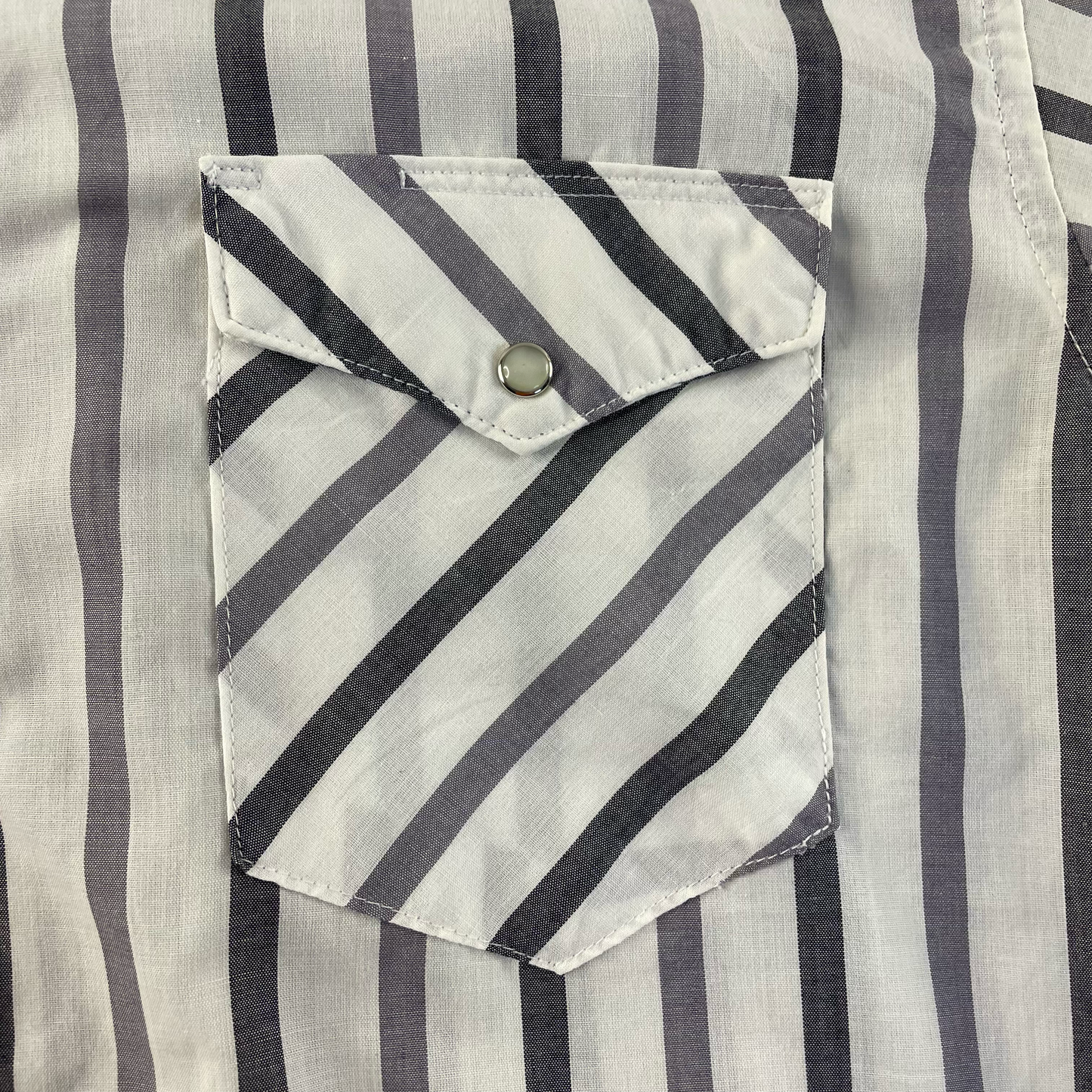 Vintage Wrangler Striped Grey Short-Sleeve Button-Up (XL)