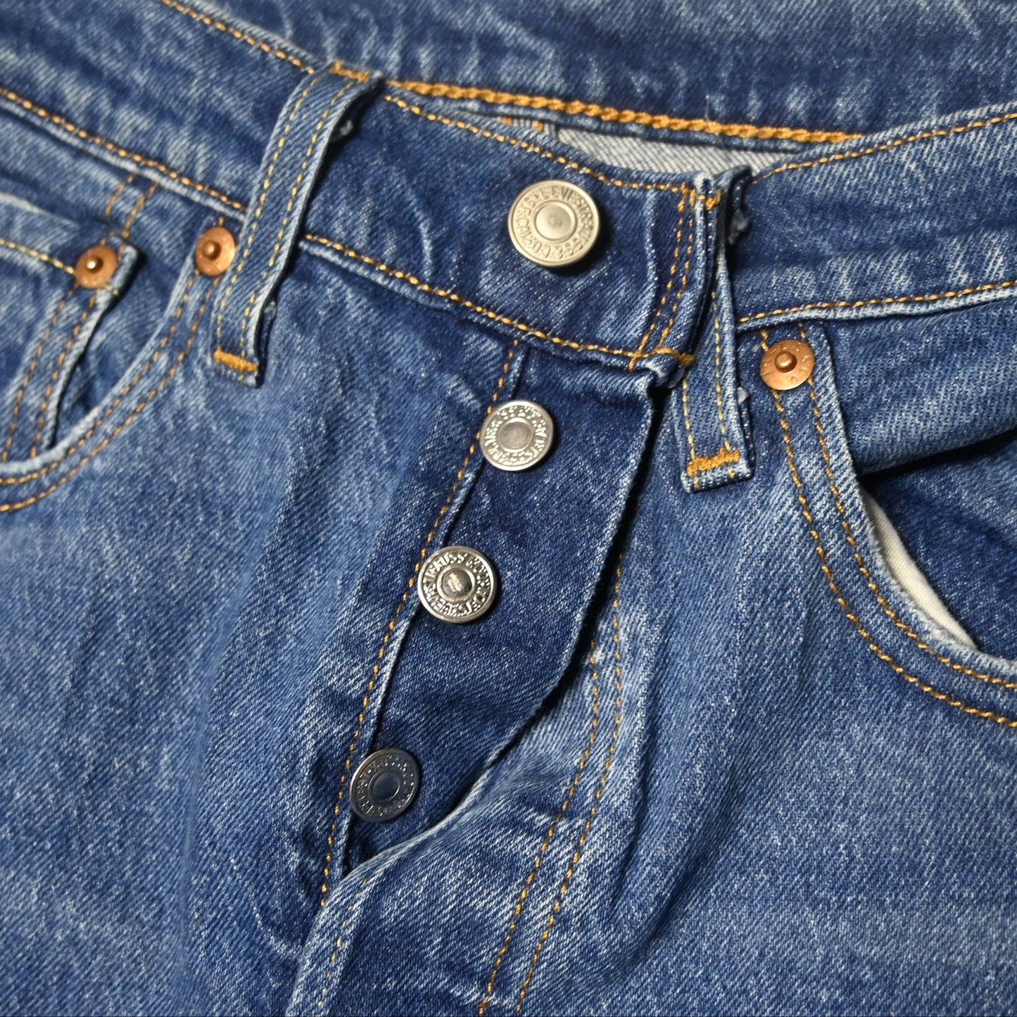 Vintage Levi’s 501 Jeans (6-8)
