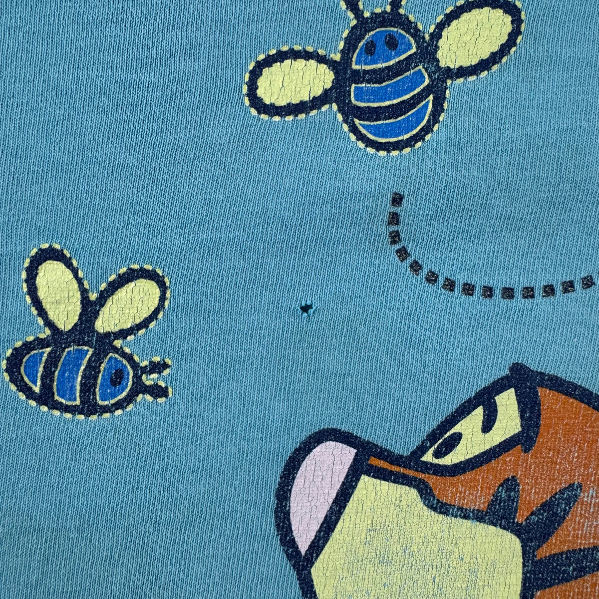 Vintage Tigger 'Bees Will Be Bees' T-shirt (XL)