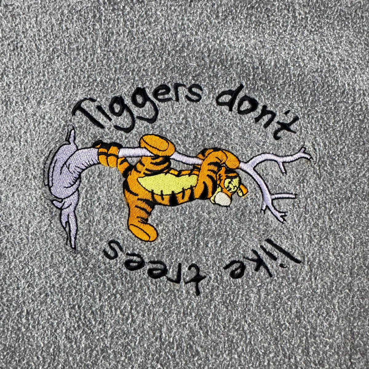 Vintage Tigger Don't Like Trees Graphic Grey Jumper (XL)