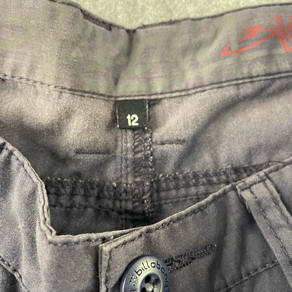 Billabong Cargo Shorts in Navy Blue – Size 12