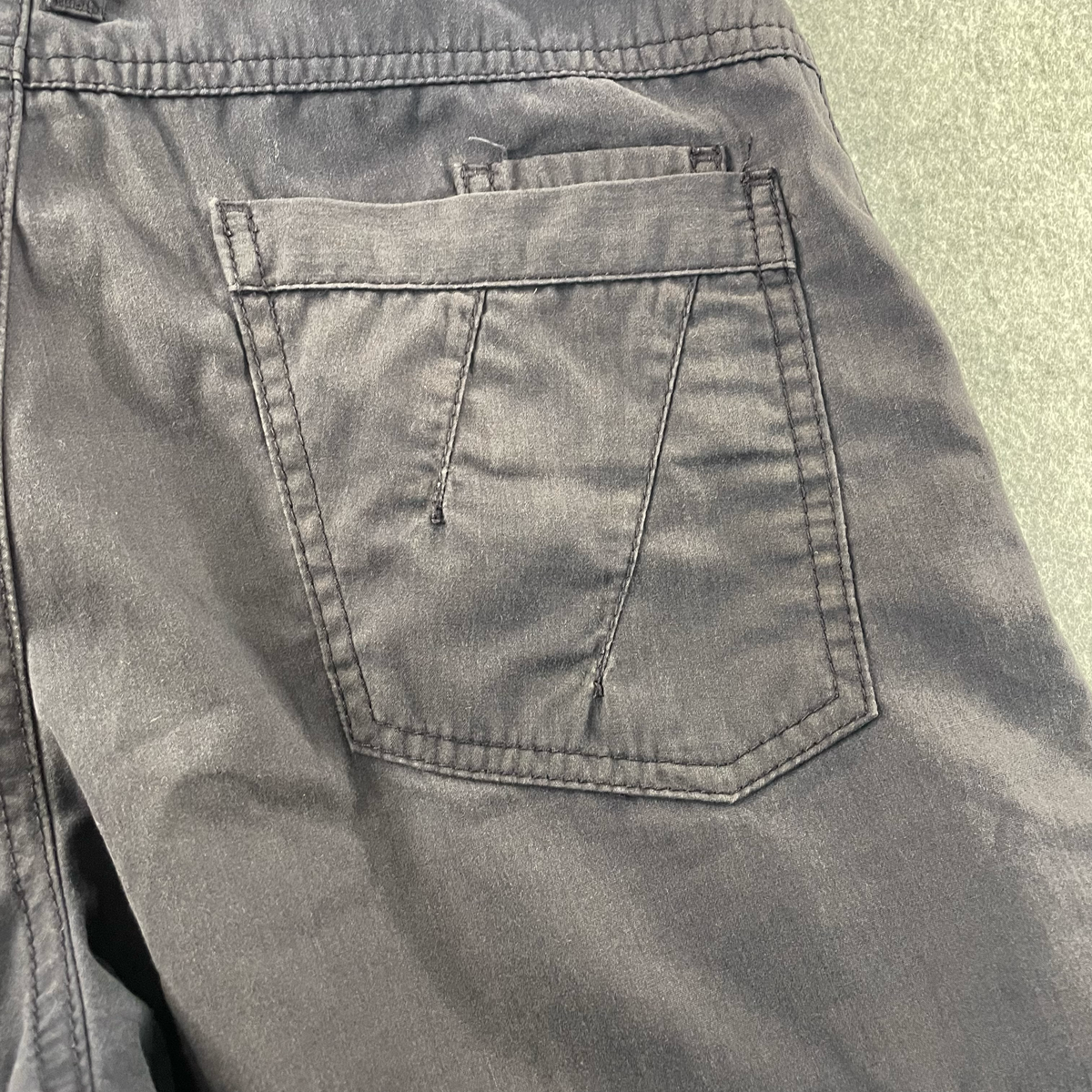 Billabong Cargo Shorts in Navy Blue – Size 12