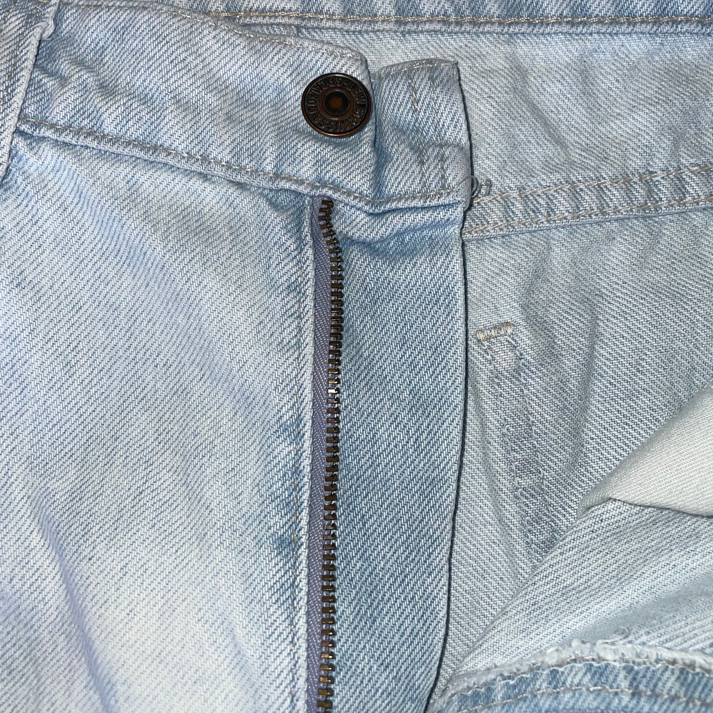 Vintage Levi Orange Tab Denim Shorts Light Blue Wash (32)