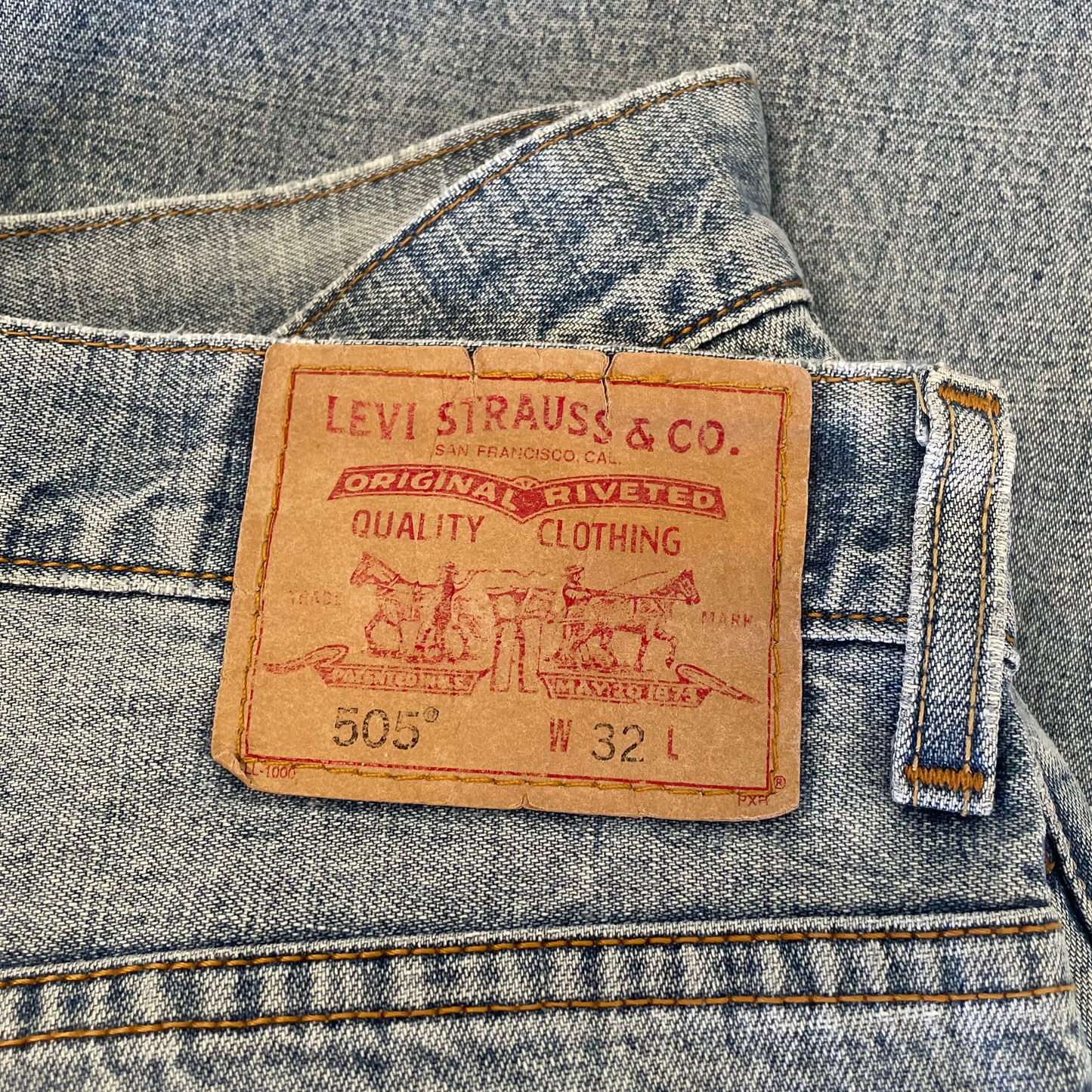 Vintage Levi Denim Shorts Blue (32)