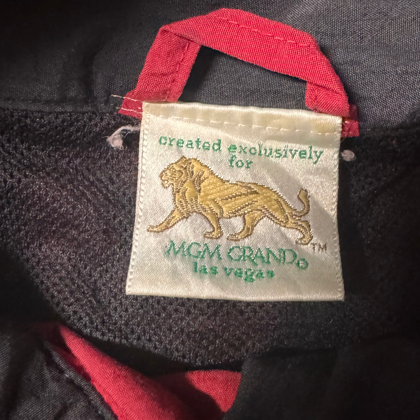 VINTAGE MGM LAS VEGAS SPRAY JACKET (L)